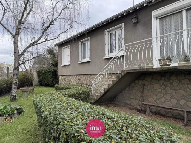 | A VENDRE | ensemble immobilier à fort potentiel 🤩

Découvrez ‘CALISSA’, cet ensemble immobilier bâti sur trois parcelles pour un total de 507 m². Et comprenant deux maisons, un studio et une dépendance, pour un total de 142 m² habitables, situé dans le quartier Jaurès/Washington. 

🥰 On aime ces multiples possibilités : en faire une résidence principale avec profession libérale ou location courte durée, ou bien un investissement locatif, le tout à proximité immédiate de toutes les commodités !

Contactez nous pour plus d’informations 

#locationcourteduree #professionlibérale #investissementlocatif #studio #immobilierlemans