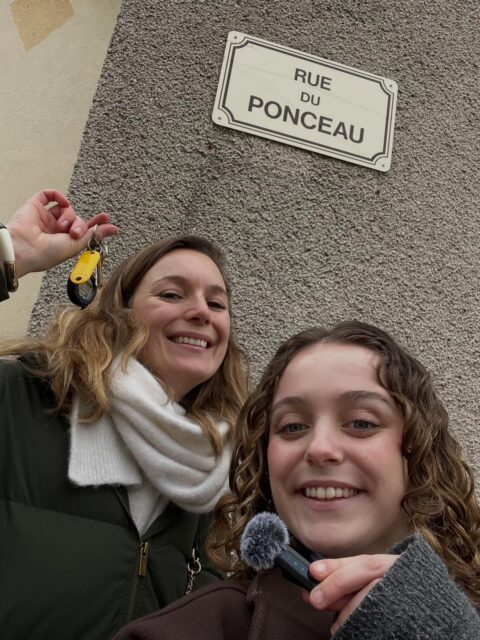 🎬 Dans les coulisses de nos tournages…

Parce qu’acheter ou vendre, ce n’est pas juste faire défiler des photos.

Nos vidéos vous permettent de : 
- Mieux visualiser les volumes 👀
- Découvrir l’environnement et la commune 🌿
- Vous projeter dans votre futur quotidien 🥰
- D’anticiper le coup de cœur avant même la visite ⏳

Notre objectif ? 
Vous permettre de vous projeter comme si vous y étiez, et vous faire découvrir bien plus qu’un bien : un cadre de vie 

Que ce soit pour une maison familiale, un appartement en centre-ville ou la mise en avant d’une commune et de ses commodités, nous mettons tout en œuvre pour vous proposer des contenus dynamiques, modernes et immersifs.

Parce qu’aujourd’hui, une annonce ne se regarde plus seulement… elle se vit 🎞

👉 Et vous, vous préférez une simple annonce avec des photos à défiler ou une vidéo vivante où l’on vous présente le bien pièce par pièce ? 
Dites le nous en commentaire 

À très vite ! 

#immobilierlemans #visitevideo #rechercheimmobiliere #avendre #offmarket