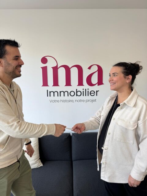 🏡 Quand votre recommandation devient une opportunité !

Sur cette photo, Maxime reçoit son chèque en tant qu’apporteur d’affaires grâce à ima Immobilier ✨

Le principe est simple : vous connaissez quelqu’un qui souhaite vendre, acheter ou investir ?
Un apporteur d’affaires met en relation notre agence avec un potentiel vendeur ou acquéreur.
Si le projet se concrétise, une commission est reversée à l’apporteur d’affaires 💸

Un vrai gagnant-gagnant : - Le client bénéficie d’un accompagnement professionnel 🥰 - L’apporteur d’affaires est récompensé pour sa recommandation 🙏 - Une vente réussie pour ima Immobilier ✅

Votre réseau peut devenir une véritable opportunité ! 📩

#immobilier #apporteurdaffaires #venteimmobiliere #investissement #collaboration