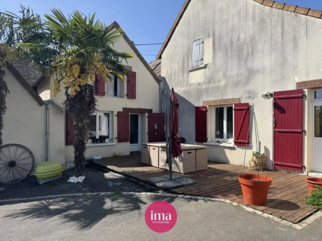 | A VENDRE | Maison de charme avec garage et dépendances❣️

Découvrez ‘JOSIE’, cette maison d’environ 154m2 habitables bâtie sur un terrain de plus de 1000m2, dans le quartier Heuzé/Croix Georgette. 

🥰 On aime sa belle pièce de vie de plus de 31m2 avec sa cheminée donnant sur une cuisine récente avec un vaste îlot central, ses 4 chambres dont une suite parentale de plain-pied, et son terrain arboré et exposé plein SUD avec piscine !

Les bonus de ‘JOSIE’ 🤩 : sa buanderie de 15m2 ainsi qu’un grand dégagement de 18m2 pour une salle de jeu ou bureau, son garage de 17m2, ses places de stationnement, son carport et sa dépendance de 11m2 !

À seulement 10min en voiture du centre-ville du Mans et 7min de la gare, ‘JOSIE’ est la maison idéale pour une vie paisible non loin des commodités 🤗

Plus d’informations ? Contactez-nous !

#projetimmobiler #immobilierlemans #croixgeorgette #lemans #piscine