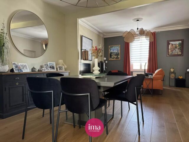 | A VENDRE | Mancelle rénovée avec chambre de plain-pied ☀️

Découvrez ‘ONDINE’, cette jolie mancelle rénovée située à proximité du centre-ville, dans le quartier Bollée/Mariette. 

🥰 On aime son grand salon-séjour d’environ 34m2 avec son poêle à granulés, sa cuisine dînatoire de 22m2, son joli jardin intimiste et exposé Ouest avec terrasse, et son extension avec chambre de plain-pied !

Si vous êtes à la recherche d’une mancelle de charme avec tout le confort du moderne, ‘ONDINE’ est faite pour vous 🤗

Contactez-nous pour plus d’informations.

#mancelle #immobilierlemans #projetimmobilier #plainpied