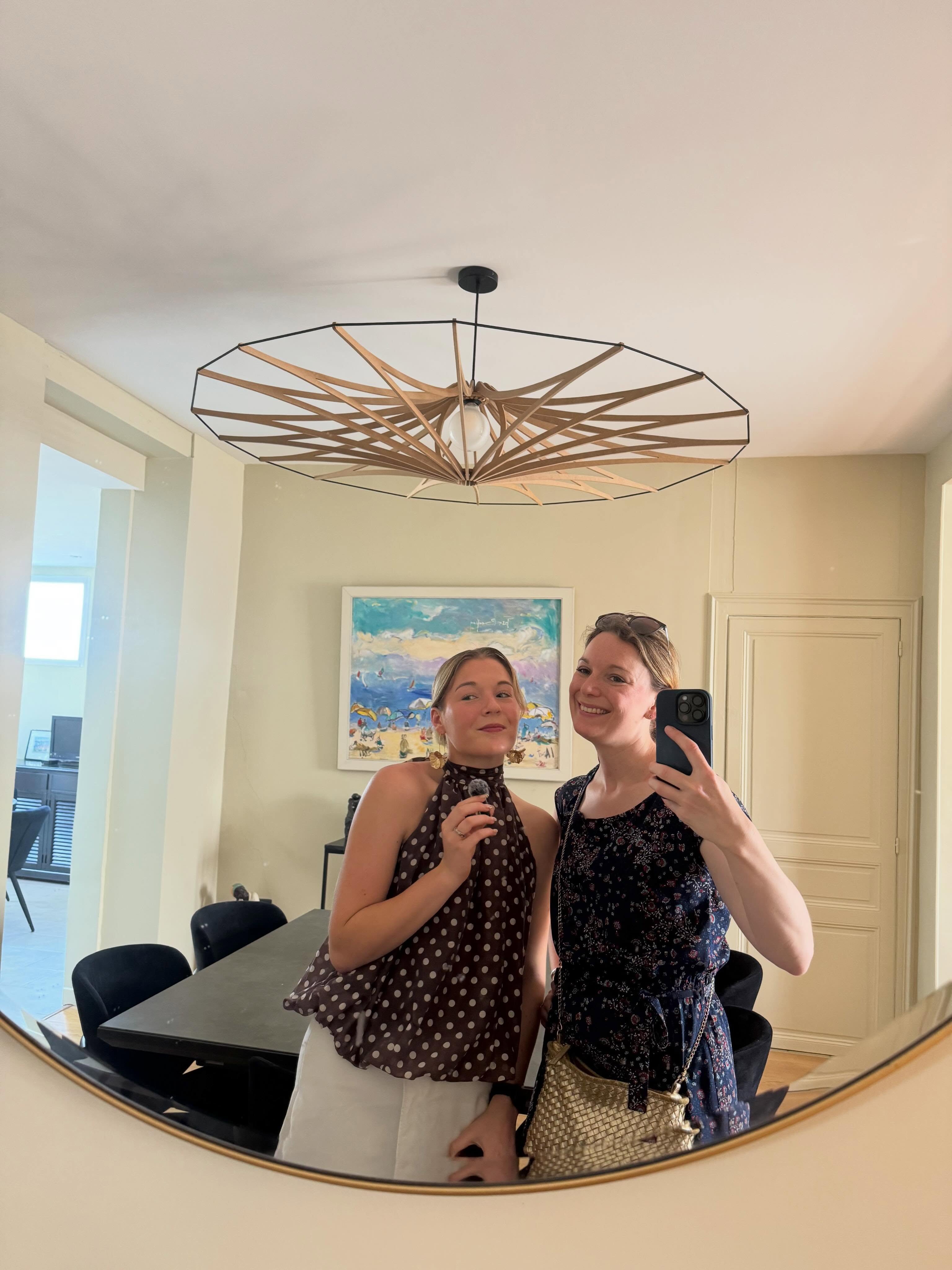 🎥 Et si une vidéo valait mieux que 10 photos ?

Aujourd’hui, lorsqu’un acquéreur recherche un bien immobilier, son premier réflexe est souvent de consulter les annonces en ligne. Mais dans un marché où des dizaines de biens peuvent se ressembler, il est essentiel de trouver de nouvelles façons de capter l’attention 👀

Chez ima, nous avons fait le choix de miser davantage sur les vidéos pour les réseaux sociaux. 

👉🏼 Parce qu’une vidéo permet de faire ressentir l’atmosphère du lieu, de mieux percevoir les volumes, la luminosité et la circulation entre les pièces. 
👉🏼 Là où quelques photos montrent un bien, la vidéo aide les futurs acquéreurs à se projeter plus facilement.
👉🏼 On s’est aussi rapidement aperçues que c’est un excellent moyen d’augmenter la visibilité d’un bien : Les formats vidéo sont aujourd’hui largement privilégiés sur les réseaux sociaux et génèrent plus d’interactions que les publications classiques !
👉🏼 Au-delà de l’aspect commercial, c’est aussi une façon de proposer une expérience plus moderne, plus transparente et plus immersive à nos clients vendeurs comme acquéreurs.

L’immobilier évolue, les attentes des clients aussi. À nous d’adapter nos méthodes pour offrir une présentation toujours plus qualitative des biens qui nous sont confiés 🤩

#Immobilier #réseauxsociaux #vidéoimmobilière #expérienceclient