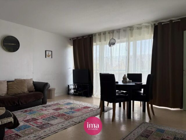 | À VENDRE | Deux appartements T3 dans la même résidence : une opportunité idéale pour investir ✨

Découvrez ‘MARIO’ et ‘LUIGI’, deux appartements T3 identiques et situés dans la même résidence aux Sablons. Disponibles à l’achat séparément ou en lot, ils représentent une belle opportunité pour les investisseurs.

🥰 On aime leurs pièces de vie lumineuses de plus de 24 m² avec accès balcon, leurs deux chambres confortables, ainsi que leurs cuisines indépendantes avec cellier. 

✅ Les atouts de ‘MARIO’ & ‘LUIGI’ : deux biens déjà loués à 600 € CC/mois chacun, la possibilité de les acquérir individuellement ou ensemble, et une résidence proche des commerces et de transports en commun.

Contactez-nous pour en savoir davantage 😉

#appartementavendre #immobilierlemans #investissement #projetimmobilier